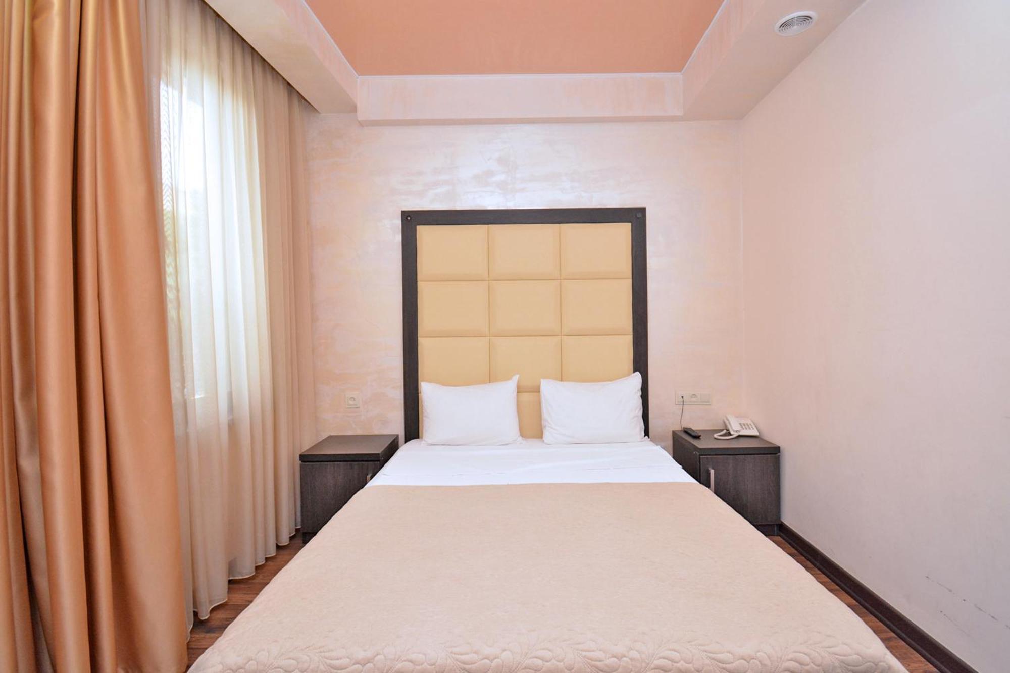 Partez Hotel Erévan Extérieur photo